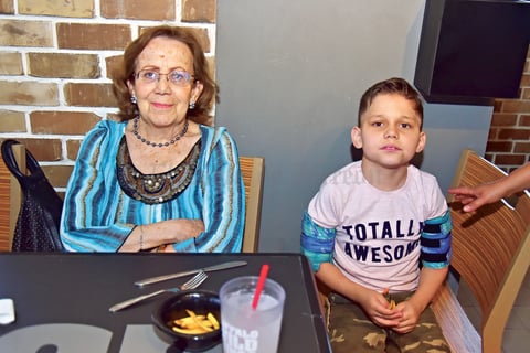 05052018 En su restaurante favorito.