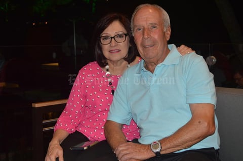 08052018 EN PAREJA.  Tere y Lalo.