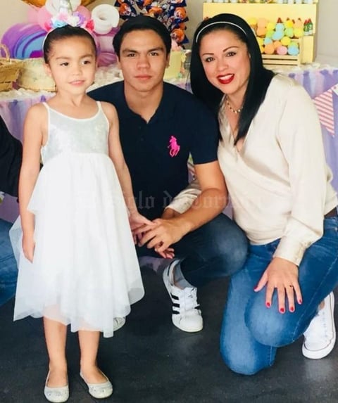 10052018 Mónica con María y Emiliano.