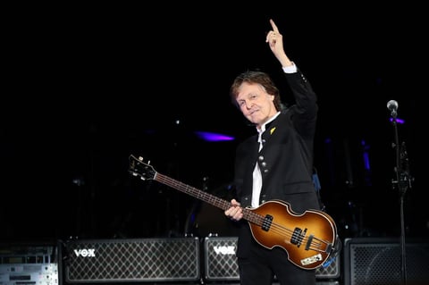 El exBeatle Paul McCartney, lidera junto a su esposa Nancy Shevell la lista de los músicos más ricos con una fortuna combinada de 820 millones de libras (935 millones de euros).