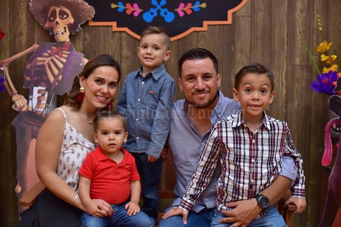 12052018 CUMPLE CUATRO AñOS.  Mikel Vargas celebró su cumpleaños en una divertida fiesta infantil. Lo acompañan sus papás y hermanos.