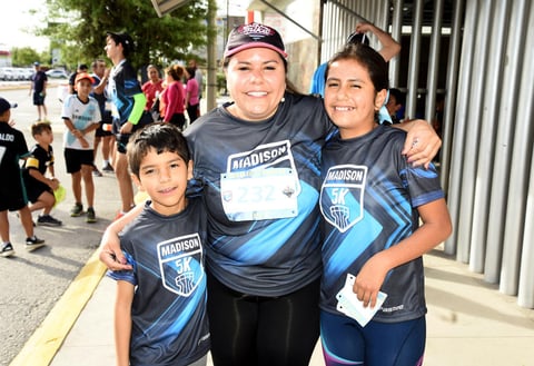 12052018 FELICES.  Larry Ignacio, Nadia Sofía y Diana Eiisa.