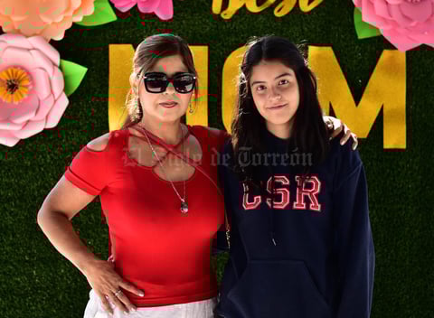 14052018 Eluid Hernández Reyes con su hija, Ana Sofía Vázquez.