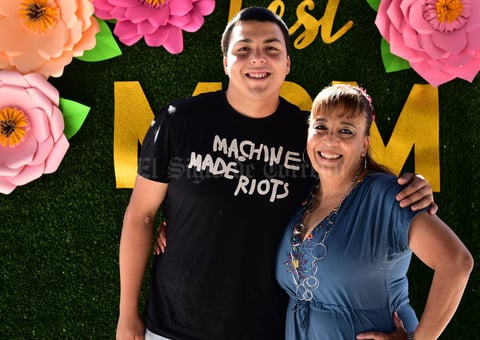 14052018 Elena Salcedo Salas con su hijo, Elier Castro.