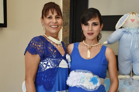 15052018 MUY CONTENTAS.  Verónica y Estefanía.