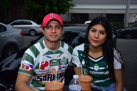 17052018 Israel y Evelin.