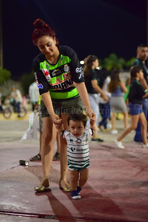 19052018 LINDA POSTAL.  Daniela y Enrique.