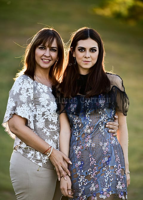 19052018 EN FAMILIA.  Kathia con su mamá, Lorena Arellano.