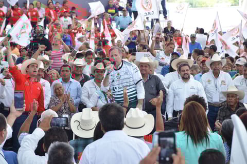 El candidato presidencial de la coalición "Todos por México", José Antonio Meade Kuribeña, dijo que de llegar a ser presidente, trabajará por una reforma integral en el campo mexicano.