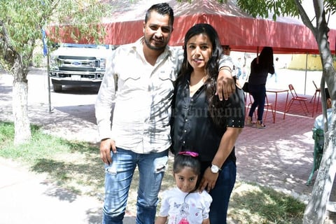 24052018 Víctor, Lupita y Valeria.