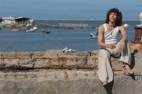 En 2005 protagonizó Camarón, la película biográfica del cantante gitano Camarón de la Isla, Óscar fue nominado al Premio Goya a la mejor interpretación masculina protagonista.