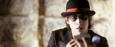 El primer papel protagonista de Óscar Jaenada fue en la película Noviembre (2003), con esta obra fue candidato al Premio Goya como mejor actor revelación.