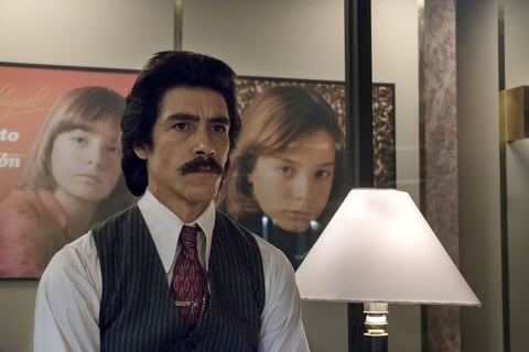 Actualmente interpreta a Luisito Rey en la serie sobre la vida de Luis Miguel transmitida por Netflix.