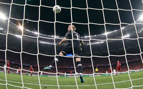 El guardameta de Liverpool no pudo frenar los disparos de Real Madrid.