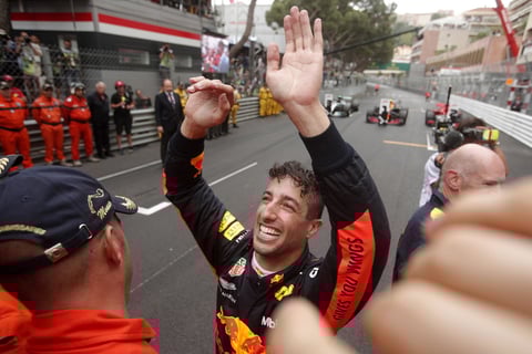 Gran festejo tuvo el australiano tras coronarse en El Principado de Mónaco.