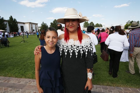 Alejandra Avalos y Danna Jimena.