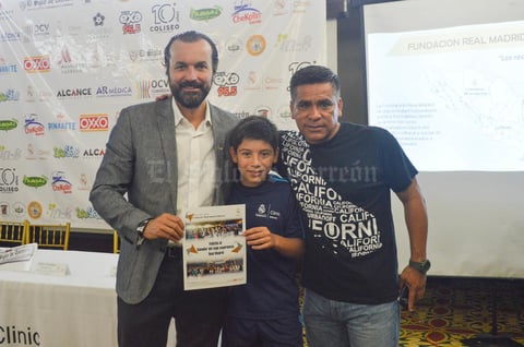 27052018 Lic. Jose Perez Elias, Aníbal Sotelo Enríquez y su entrenador, Profesor Carlos Lira 'Chano'.