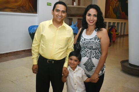 29052018 EN FAMILIA.  José Miguel, Victoria y Maximiliano.