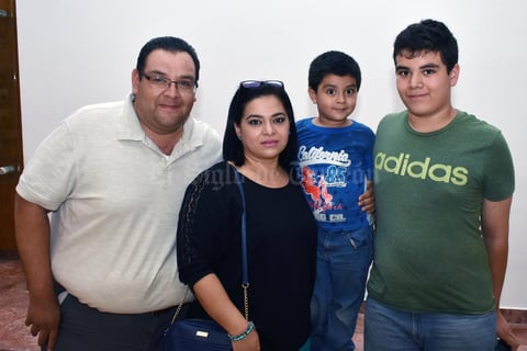29052018 Luis, Olga, Rodrigo y Luis Diego.