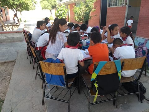 Los papás de los estudiantes, dijeron que darán plazo hasta el martes y que de no solucionarse, volverán a cerrar la institución educativa, tal y como lo hicieron la mañana de ayer.