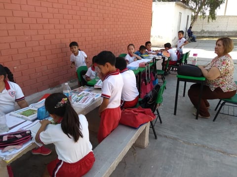 Acudió personal de la Secretaría de Educación (SE) de Coahuila para realizar un diagnóstico de las instalaciones eléctricas, con la promesa de que lo más pronto posible quedará resuelto el problema. La coordinación de Servicios Educativos informó que ninguna de las 1,400 escuelas de nivel básico de Torreón está al 100 por ciento en cuanto al funcionamiento de aires acondicionados.