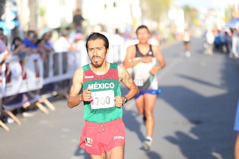 Los atletas kenianos dominaron el Medio Maraton Libertad de Expresión 2018.