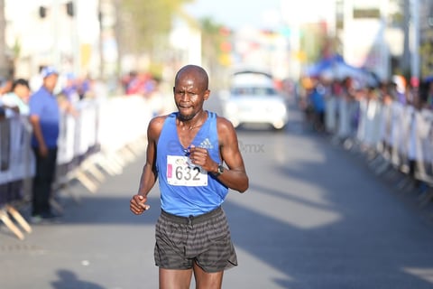 George Kipketer con tiempo de 1 hora 5 minutos y 44 segundos se adjudicó el Medio Maratón.