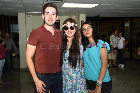 03062018 POSAN PARA LA FOTO.  Raúl, Ary y Maritza.