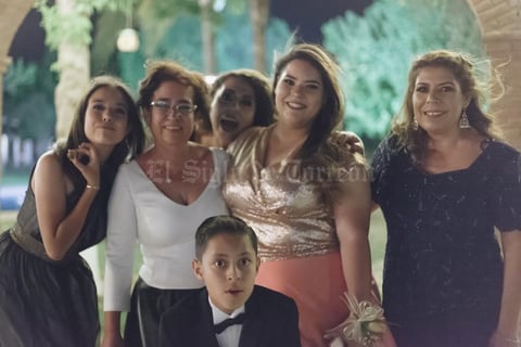 03062018 Claudia Redondo con sus hijas: Claudia y Nellie, Ángeles, Carmen y Javier Villarreal.