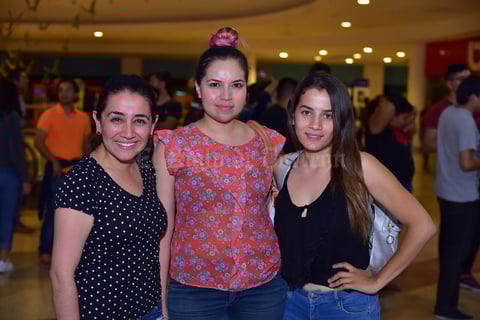 04062018 EN EL CINE.  Daniela, Ilsse y Carolina.