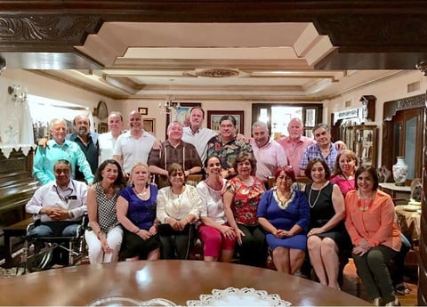 04062018 VII GENERACIóN DE LICENCIADOS EN DERECHO 1973-1978.  Roberto Romo, Jesús Sánchez, Marcos Torres, David Cázares, José Luis Cuéllar, Gabriel Villalobos, Ramón Betancourt, Jesús Rodríguez, Samuel Rodríguez, Javier del Río, Mario Fernández, Xóchitl López, Guadalupe Campos, Lourdes Cabello, Guadalupe Ramírez, Carmen Muñoz, Elizabeth Fernández, Rosario Torres, Lucila Torres y Claudia Avilés.