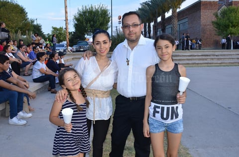04062018 Javier Castillo, Marcela Castañeda, Hannie e Ivanna Castillo.