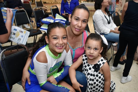 04062018 EN FAMILIA.  Marian Ángel, Karina y Jose.