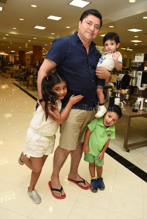04062018 Alejandro Rivas, Luciana, Claudio y Alejandro Jr.