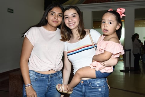 04062018 EN ENSAMBLE MUSICAL.   María, Marcela y Cecilia.