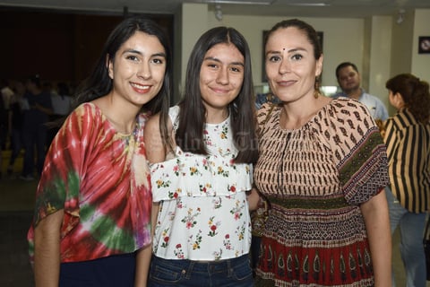06062018 MUY CONTENTAS.  Frida, Jessica y Lourdes.