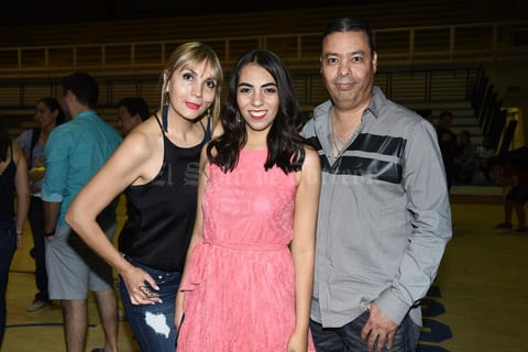 06062018 EN FAMILIA.  Ana, Paulina y Alejandro.