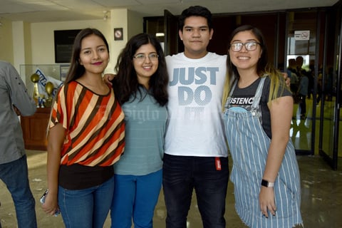 06062018 EN THE STARS ARE ALIVE.  Danna, Daniela, Andrés y Cassandra.