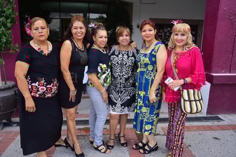 08062018 LA PASAN MUY BIEN.  Conchita, Karina, Victoria, Xóchitl, Mine y Cristy.