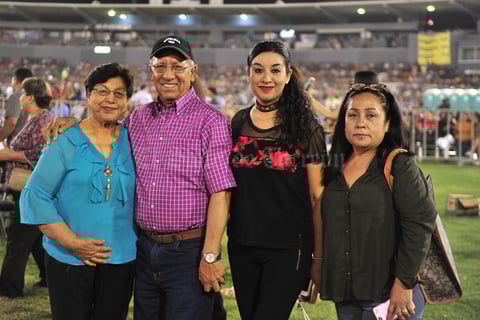 08062018 MUY CONTENTOS.  Esther, Alonso, Mary y Lourdes.