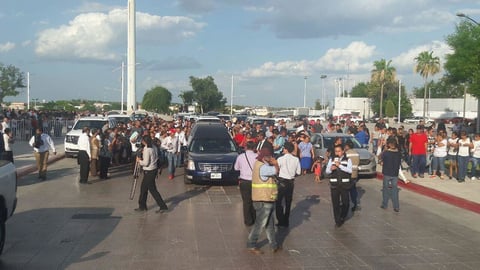 Más tarde se realizó un homenaje de cuerpo presente en la Gran Plaza.