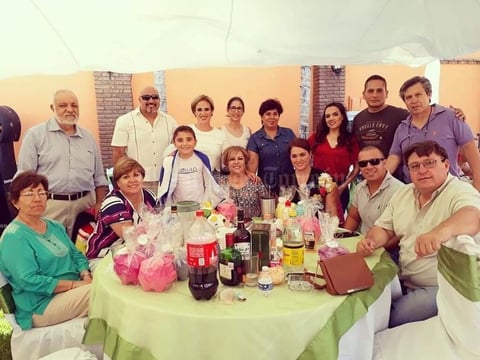 10062018 EN FESTEJO.  Gloria, Ruy, Cristina, Mario, Mario Alberto, Gaby, Mariana, Carmen, Yuri, Fernanda, Jeny, Héctor, Armando, Guillermo y Joel.