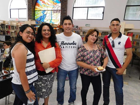 11062018 VELADA LITERARIA.  Fernanda, Yadira, Vicente, Norma y Juan Carlos.