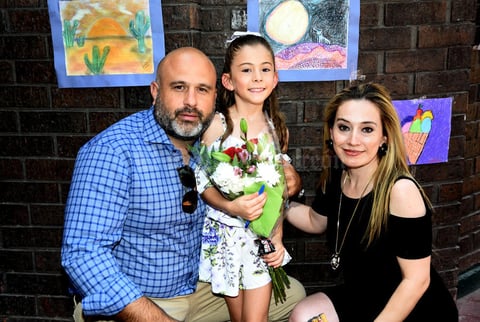 10062018 EN EXPO PICTóRICA.  Rogelio, Victoria y Rocío Sada.