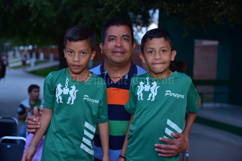 10062018 EN FAMILIA.  Leonardo, Mauricio y Othón.
