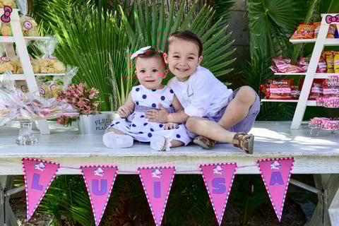 Luz Maria con su hermanito  Ricky