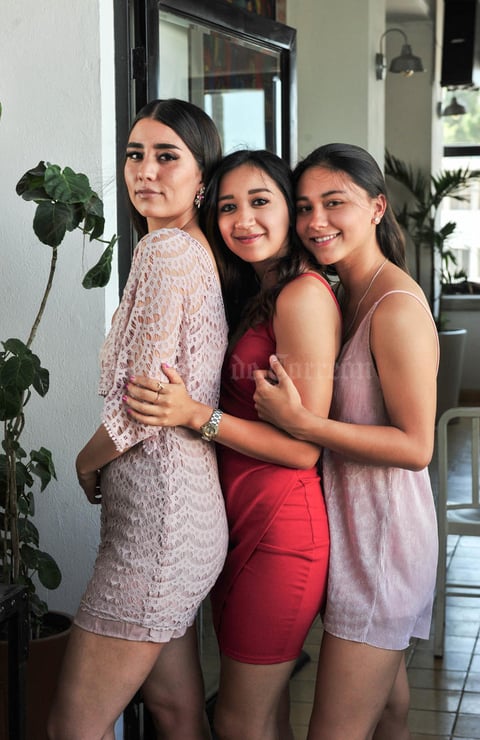 Andrea Handal  Karem Santillan y Nahomy Cervantes
