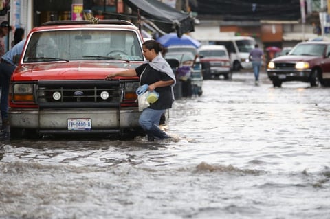 Con un promedio de 25 litros por metro cuadrado sobre la ciudad de Durango según la medición de la Comisión Nacional del Agua, este lunes por la tarde se registró la primer precipitación copiosa de la temporada.