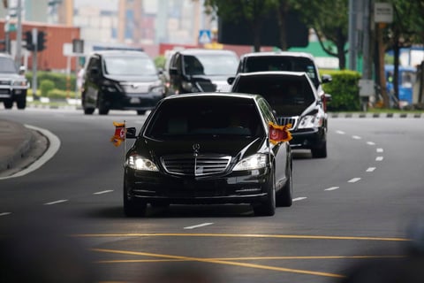El líder norcoreano Kim Jong-un en su trayecto a la sede de la cumbre con Estados Unidos.