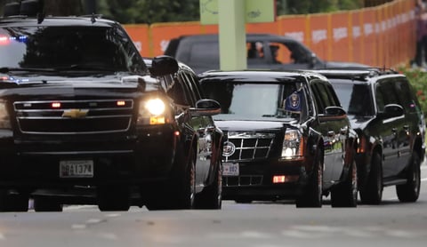 El presidente de Estados Unidos, Donald Trump, recorre las calles de Singapur para reunirse con Kim Jong-un